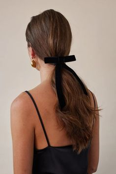 As seen on Kate Hudson, the Kate Bow adds a fem touch to your look. This petite bow is available in grosgrain or velvet, the perfect finishing touch to a high half up half down hairstyle. Made by hand in NYC. Half Up Half Down Hairstyle, Lelet Ny, Down Hairstyle, Small Hair Bows, Black Tie Optional, Glam Boho, Halo Headband, Headband Jewelry, Fabric Headbands