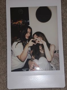 Bsf Polaroid Pictures, Friendship Polaroid Pictures, Cute Polaroids With Friends, Friend Poloroid Pictures, Aesthetic Polaroid Pictures With Friends, Polaroid Pictures With Best Friend, Cute Poloroid Pictures Ideas Friends, Bff Polaroid Pictures, Poloroid Pictures Ideas Best Friend