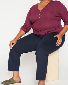 A sleek pant made from our soft-yet-structured signature ponte fabric is always a smart choice. Equal parts luxurious and comfortable, the Smart Signature Ponte Pants are tailored to look like polished pants, but made to feel like loungey leggings. Fitted at the waist and hip, with an easier leg, and complete with invisible zip pockets that will lay flat on the body, these pull-on ponte pants will work for work or play. Fans of the best-selling Moro Ponte Pants will probably want to add this sty Puffer Vest Fashion, Athleisure Pants, Weekend Dresses, Ponte Fabric, Ponte Pants, Invisible Zip, Vest Fashion, Petite Jeans, Blazer Fashion