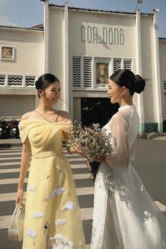 In high-end Ao Dai fashion, the art of attachment can be considered as a language, expressing the spirit of the design and honoring the masterpieces made by human hands, not only requires an aesthetic eye, but the ability to shape, color, and combine many materials but also requires patience and ingenuity from skilled craftsmen. Note:*Processing time takes 14-16 working days (including 10-12 working days for manufacturing and NOT including shipping time)**Made To Order Definition:- The product i Pink Filipiniana, Ao Dai Wedding, Modern Ao Dai, Aesthetic Eye, White Peacock, Mean Blvd, Earthy Outfits, Peacock Pattern, Human Hands