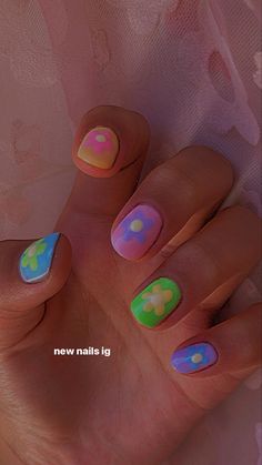 Indie Nail Designs For Short Nails, Kidcore Nail Art, Indie Nails Short, Kidcore Nails Short, Flower Nails Natural, Indie Nail Designs, Colorful Flower Nails, Pink Nails 2023