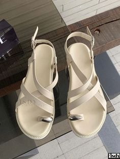 Fisdy - Elegantes sandalias planas de piel de PU con puntera redonda y cordones para un look casual y moderno Womens Flat Sandals, Casual Sandals Womens, Boho Sandals, Leather Sandals Flat, Womens Sandals Flat, Open Toe Sandals, Casual Flats, Outdoor Style, Casual Sandals