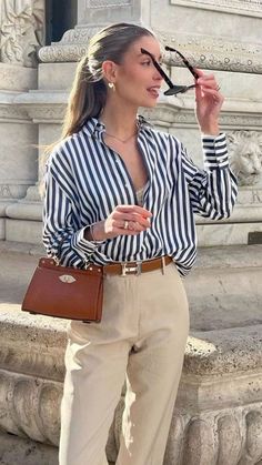 Explore timeless elegance with female old money fashion for the office. Discover styles that combine sophistication and professionalism. Revolve Fashion, Killa Fashion, European Outfits, Young Adult Fashion, Chic Office Outfit, Old Money Fashion, Linen Outfit, Aesthetic Coastal, Jewelry Pearls