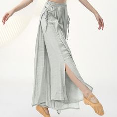 Fließende Vintage-Freizeithose mit weitem Bein und Schlitz


 Verleihen Sie Ihrer Garderobe mit dieser Vintage Flowy Split Wide Leg Casual Pants etwas zeitlose Eleganz. Mit ihrer fließenden und bequemen Passform verleihen diese Hosen jedem lässigen Outfit einen Hauch von Raffinesse. Diese Hosen sind perfekt für einen Tagesausflug oder einen entspannten Abend und sorgen für Stil und Komfort.

 Größeninfo.

 M : Taille 60-70 cm. Länge 98 cm. Hüfte 128 cm

 L : Taille 64-74 cm. Länge 101 cm. Hüfte 132 cm

 XL : Taille 68-78 cm. Länge 104 cm. Hüfte 136 cm




 Alle Maße sind ungefähre Angaben und können leicht abweichen. Bitte überprüfen Sie die Größeninformationen vor der Bestellung. Wide Leg Casual Pants, Kawaii Swimsuit, Dark Academia Clothing, Anime Lingerie, Purple Coffee, Cottagecore Fashion, Casual Wide Leg Pants, Linen Color, Kawaii Dress