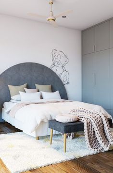 Grey And White Kid's Room Design Simple Kids Bedrooms, Bedroom Wooden Floor, Minimal Bedroom Design, Minimal Bedroom, New Personality, Minimal Furniture, Curved Headboard, Kids Bedroom Designs, Kids Bedroom Design