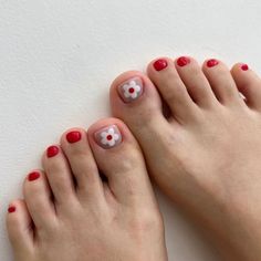 Toe Nail Flower Designs Simple, Summer Nails Feet Toenails, Cute Toenail Designs Easy, Pedicure Designs Toenails Simple, Fall Toe Designs, Feet Nails Design Pedicures, Gel Toe Nails Summer, Nails Feet Design, Cute Toenail Designs For Summer