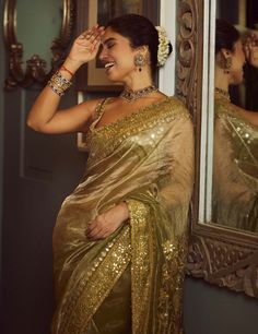 A stunning ensemble featuring a gold mirror blouse paired with a mint green regular sari. The sari is adorned with a broad gota patti and ghunghroo embroidered border, while the pallu is elegantly filled with intricate embroidery showcasing animal figures, adding a touch of artistic elegance. Mirror Blouse, Reception Saree, Bridesmaid Saree, Tissue Saree, Embroidered Border, Indian Bridal Outfits, Saree Look, Indian Fashion Dresses, Desi Fashion