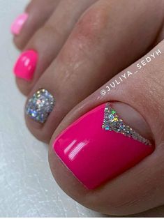 Pretty Toe Nails Pedicures, Pedikur Nails, Summer Pedicure Designs Toenails, Pink Toe Nails With Design, Easy Cute Nail Art, Summer Pedicure Designs, Toenail Art Designs, Pink Toe Nails, Toenail Art