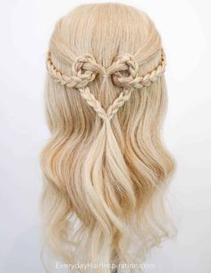 Heart Hairstyle, Sanggul Modern, Heart Braid, 5 Minute Hairstyles, Black Queens, Vlasové Trendy, Heart Hair, Bridal Hairstyles