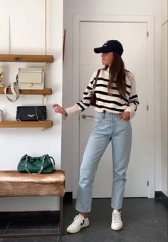 Casual Transitional Outfits, Black And White Jumper Outfit, Stripped Tops Outfits, Sobrecamisa Mujer Outfit, Balance Diet, Street Style Fall Outfits, Dos And Don'ts, Stripe Outfits, Fashion Fail