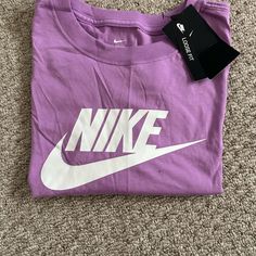 Loose Fit Nike Purple Crew Neck T-shirt, Trendy Purple Tops With Logo Print, Nike Cotton Top With Logo, Nike Cotton Tops With Logo, Nike Purple Tops For Spring, Trendy Nike T-shirt For Spring, Trendy Nike Spring T-shirt, Trendy Nike T-shirt With Letter Print, Nike Basic T-shirt For Spring