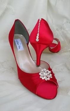 Wedding Shoes Red, Red Bridal Shoes, Colorful Wedding Shoes, Red Wedding Shoes, Bling Ideas, How To Dye Shoes, Bling Design, Wedding Shoes Bride, Wedding Shoes Flats