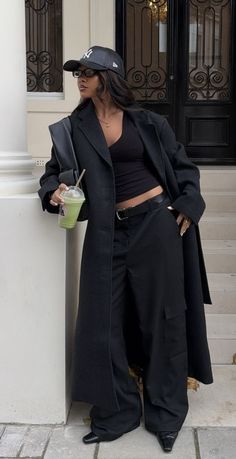 Edgy Elegance Aesthetic, New York Club Outfit, Elegant Birthday Outfit Classy, Cool Fashion Outfits, Cocktail Event Outfit, Black Hair Outfit, All Black Outfit Black Women, Streetwear Fashion Winter, Monochromatic Fashion