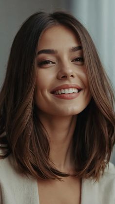 15 Stylish Mid-Length Bob Haircut Ideas to Rock This Season - TecArticles Brunette Haircuts, Mid Haircuts, Mid Length Straight Hair, Lob Haircut Layered, Layers Bangs, One Length Hair, Brunette Hair Cuts, Mid Length Bobs, Hello Hair