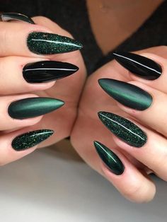 Green Acrylic Nails, Green Nail Art, Green Nail Designs, Makijaż Smokey Eye, Nails Prom, Black Nail, Dark Nails