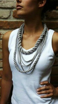 Fashion Upcycle, Tshirt Necklace, Yarn Necklace, Textile Necklace, Diy Collier, Scarf Necklace, Fiber Jewelry, Fabric Necklace, Tshirt Crafts