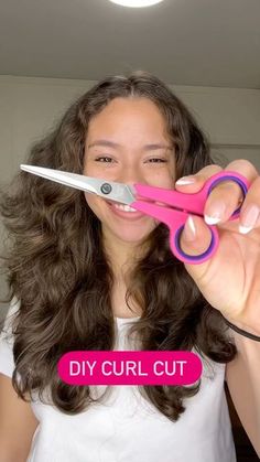 Short Hair Cuts For Wavy And Curly Hair, Haircut In Curly Hair, Diy Curly Bob Haircut, How To Cut My Curly Hair Myself, How To Layer Curly Hair Yourself, Curly Hair Cuts At Home, Diy Curly Haircut At Home, Diy Short Curly Haircut At Home, How To Trim Curly Hair