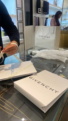 Givenchy Aesthetic, Luxury Life Goals, Rich Luxury Lifestyle, Friends Party Night, Snap Pics, Rich Luxury, Christmas Gift Packaging, Aesthetic Poses, Luxury Birthday