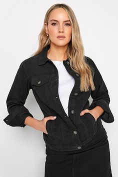 Shop LTS Tall Black Denim Button Through Jacket at Yours Clothing. Discover women’s plus size clothing in sizes 10-36 with fast delivery. Cropped Black Denim Jacket, Crop Top Blanc, All Black Looks, Long Tall Sally, Oversized Denim Jacket, Tall Clothing, Jeans Casual, Cuff Detail, Cropped Denim Jacket