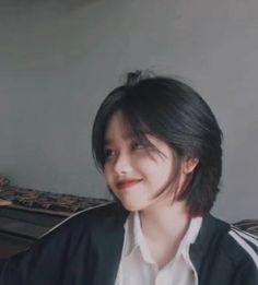 Layer Short Hair Korean, Short Hair Korean Style Layer, Fesyen Rambut Pendek, Sind Curtain Bangs, Was Sind Curtain Bangs, Ulzzang Short Hair, Iu Hair