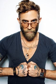 #beard Philip Crangi, Man With Glasses, Male Clothes, Ray Ban Wayfarer, Ray Ban Aviator