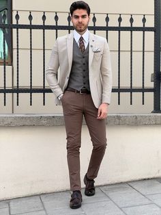 Argeli Red Slim Fit Suit Free Shipping - BOJONI – brabion Beige Blazer Men, Beige Suit, Suit Clothes, Clothes Jacket, Pants Gift, Beige Suits, Bag Pocket, Beige Blazer, Suit Material