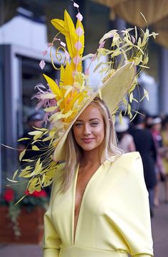 Kentucky Derby Outfit, Kentucky Derby Fashion, Derby Fashion, Royal Ascot Hats, Derby Outfits, Ascot Hats, Crazy Hats, Women Hats, Kentucky Derby Party