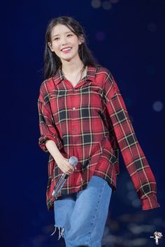 Iu Style, Iu Concert, Korean Winter Outfits, Korean Winter, Fashion Kpop, Western Wear Outfits, The Golden Hour, Short Hair Styles Easy