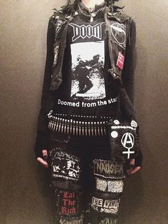 Crust Punk Girl, Crust Punk Aesthetic, Black Metal Style, Horror Punk Fashion, Battle Jackets, Patch Pants