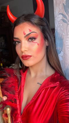 Make Up Diabla, Devil Makeup Look Easy, Makeup Diabla, Devil Make Up, Halloween Makeup Devil, Devil Makeup Halloween, Maquillage Halloween Simple, Devil Makeup, Halloweenský Makeup