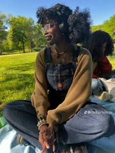 Comfortable Outfit Aesthetic, Natural Tones Outfit, Relaxed Outfits Black Women, Boho Outfits Black Women School, Vintage Black Women Aesthetic, Cozy Earthy Outfits, Modest Boho Outfits Black Women, Black Women Earthy Aesthetic, Black Women Aesthetic Outfits