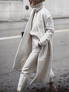 Winter White Outfit, Moda Chic, Cruise Outfits, White Outfit, White Coat, Woolen Coat