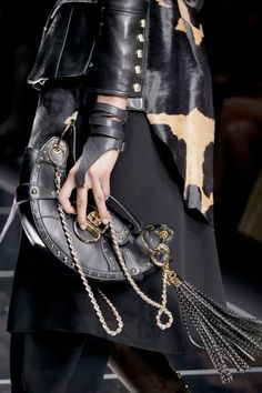 Hot Handbags, Gothic Chic, Black Gold Jewelry, Expensive Jewelry, Dark Fashion, Fall 2017, Bags Designer Fashion, Gold Fashion, Everyday Jewelry