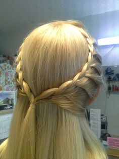 Sherry, face lace braid Elvish Hairstyles, Targaryen Hair, Face Lace, Medieval Hairstyles, Lace Braid, Medium Long Hair, Hair Dos, Pretty Hairstyles