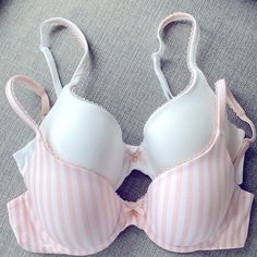 Bras Victoria Secret, Victoria's Secret Bras, Victoria Secret Bra And Under Set, Victorias Secret Clothes, Victoria Secret Under Set, Cute Bras Victoria's Secret, Victoria Secret Bra Outfit, Victoria Secret Clothing, Victoria Secret Set