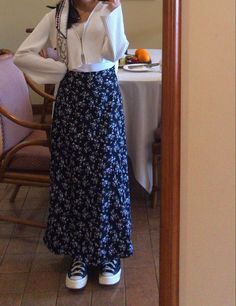 Blue Long Skirt Outfit, Blue Midi Skirt Outfit, Church Outfits Black Women, Outfits Aesthetic Skirt, Skirt Outfits Indian, Skirt Outfits Spring, Skirt Outfits Winter, Skirt Outfits Black Women, Winter Skirt Outfits