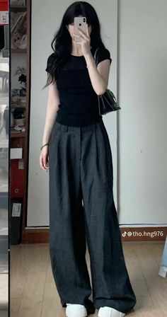 Simply Classy Outfit, Comfort Outfits Aesthetic, Loose Fitting Outfits For Women, Caretaker Outfit, Black Trousers Outfit Korean, Academic Summer Outfits, K Style Korean Outfits, Casual Smart Outfit Women, Concert Black Outfit Orchestra