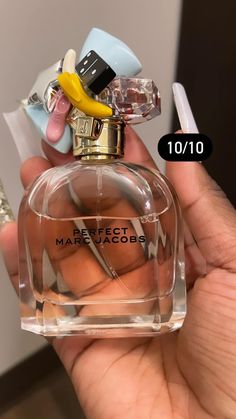 Marc Jacobs Perfect, Fragrance Lab, Fragrances Perfume Woman, Body Hygiene, Perfume Collection Fragrance, Bath And Body Works Perfume, Shower Skin Care, Body Smells, Perfect Skin Care Routine