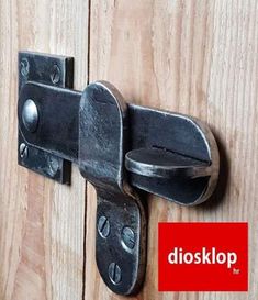 a close up of a latch on a wooden door with the word diosklop