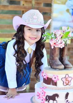 Cowgirl Birthday Party Outfit, Cowgirl Birthday Party Decorations, Cow Birthday Parties, Cowboy Theme Party, Horse Birthday Parties, Farm Themed Birthday Party