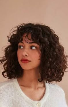 Curly Hair Trends, Natural Curly Hair Cuts, Curly Hair Photos, Cool Short Hairstyles, Short Curly Haircuts, Haircuts For Curly Hair, Curly Hair Inspiration, Dirty Dancing, Short Hair With Bangs