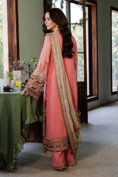 Peach Pink Shade Embroidered Pakistani Salwar Kameez Dupatta Suit is an embroidered masterpiece that will give you a head-turning elegant look on the formal occasion. Lavish designs and fine floral designs make this Pakistani Party Dress an epitome of beauty and grace. Dresses For Eid, Batik Print Dress, Lehenga Jewellery, Pakistani Designer Clothes, Hania Amir, Clothing Studio, Pakistani Salwar Kameez, Chiffon Collection, Embroidered Chiffon