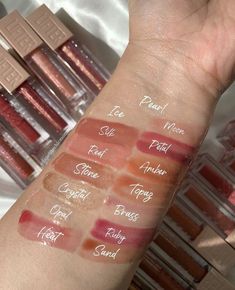 Lifter Gloss Maybelline, Maybelline Gloss, Gloss Maybelline, Maybelline Lip Gloss, Lifter Gloss, Maybelline Lip, Makeup Accesories, Natural Glowy Makeup, Makeup Swatches