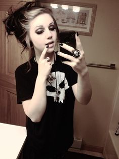 Future color but still stuck on highlights with my dark hair (: Black To Blonde Hair, Scene Girl, Makijaż Smokey Eye, Emo Hair, Black And Blonde, Great Hairstyles, Edgy Hair, Scene Hair, Hair Envy