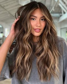 2024 Summer Hair Color Ideas for Brunettes: Highlights, Balayage, and More! Rambut Brunette, Fall Hair Color Ideas, Platinum Blonde Hair Color, Brown Hair Looks, Brown Hair Inspo, 2024 Ideas, Brunette Hair With Highlights, Fall Hair Color For Brunettes, Brunette Balayage Hair