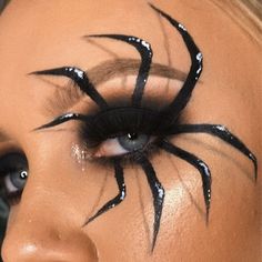 Witch Make Up Halloween Aesthetic, Spider Eyes Makeup, Spider Eye Makeup Halloween, Spider Web Makeup Easy, Spiderweb Makeup Halloween, Spider Face Makeup, Spider Make Up, Makeup Halloween Hombre, Spider Makeup Looks