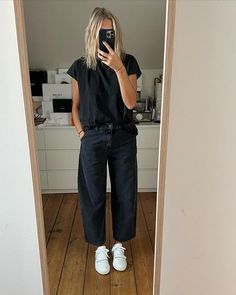 Jeans Black T Shirt Outfit, Jeans With Black Shirt Outfit, Black Jean Summer Outfit, Cute All Black Outfits Casual, T Shirt Looks Outfits, Black T Shirt Outfit Casual, Outfit T Shirt Oversize, Black Jeans Outfit Summer Casual