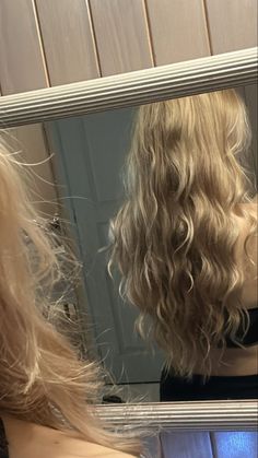 Long Blonde Hair Middle Part, Frizzy Blonde Hair Aesthetic, Waist Length Hair Blonde, Blonde Thick Wavy Hair, Wavy Light Blonde Hair, Wavy Prom Hair