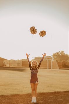 Tossing pom poms cheer Senior photo pose, golden hour photos, cheerleader Senior photos Cheer Individual Poses, Cheerleader Pictures Poses, Football Cheer Pictures, Individual Cheer Picture Poses, Cute Cheer Poses Individual, Senior Picture Ideas Cheer, Cheer Pictures Poses, Cheer Photo Ideas, Cheerleading Photoshoot