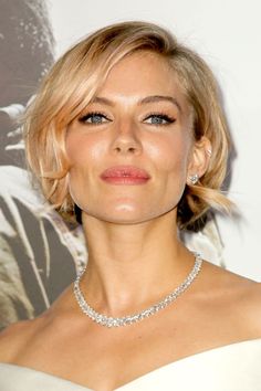 Sienna Miller Hair, Celebrity Short Haircuts, Celebrity Short Hair, Sienna Miller, Blonde Bobs, Celebrity Hairstyles, Great Hair, Hair Dos